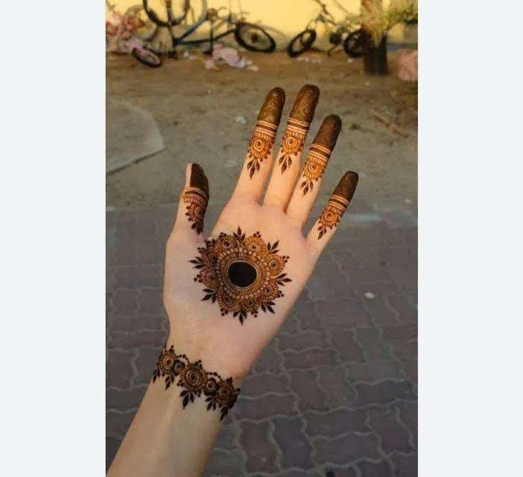 50+ Discover the Beauty of New Best Mehndi Design Picture Images for Hands and Feet 3 New Best Mehndi Design Picture Images
