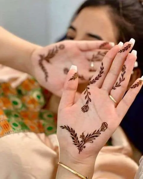 50+ Discover the Beauty of New Best Mehndi Design Picture Images for Hands and Feet 61 MEHNDI DESIGNS 4 Simple Mehndi Designs