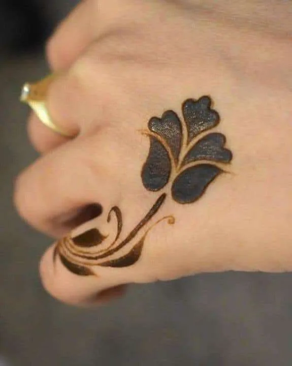 50+ Discover the Beauty of New Best Mehndi Design Picture Images for Hands and Feet 59 MEHNDI DESIGNS 5 Simple Mehndi Designs
