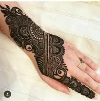 250+ Best Mehndi Designs for Hand Picture and Videos 126 beautiful mehndi design on back hand side and one finger