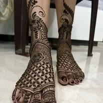 female showing mehdi design on foot