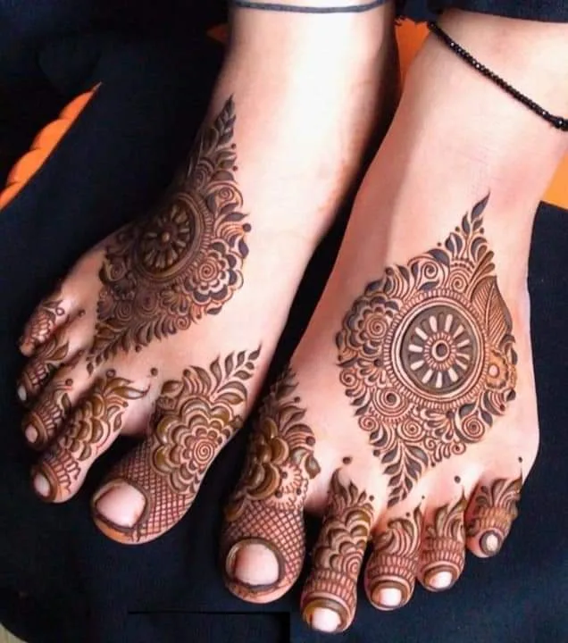 easy simple mehndi design on foot