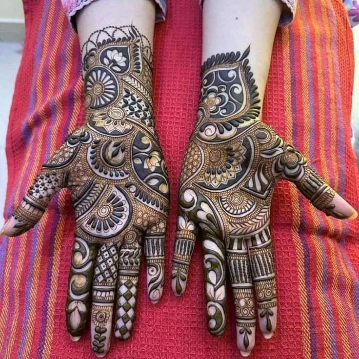 250+ Best Mehndi Designs for Hand Picture and Videos 63 front side come design on red cloth