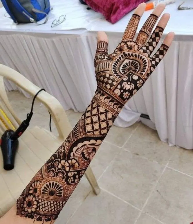 250+ Best Mehndi Designs for Hand Picture and Videos 58 full hand mehndi applied on front hand side