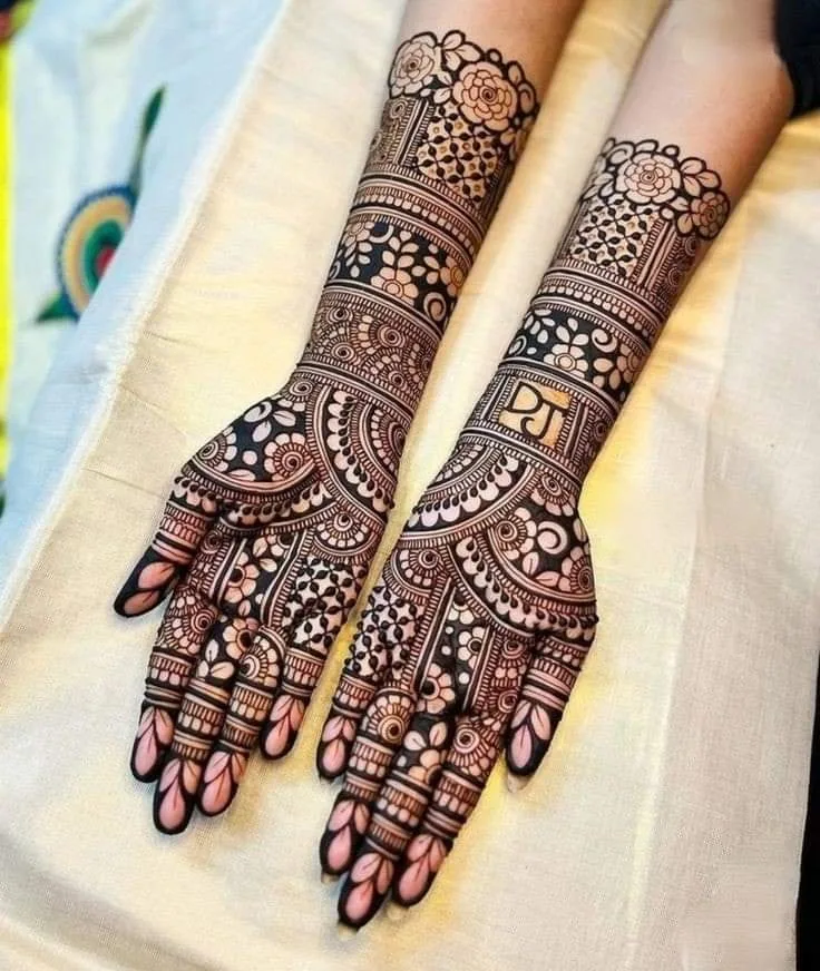 250+ Best Mehndi Designs for Hand Picture and Videos 57 full hand mehndi applied on frot side