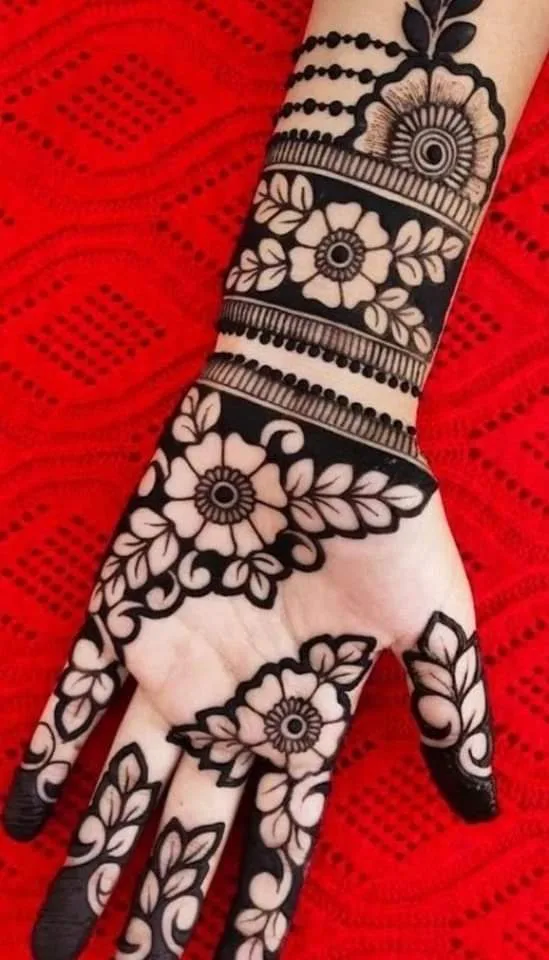 250+ Best Mehndi Designs for Hand Picture and Videos 36 mehndi applied on front hand side and place hand on red towel