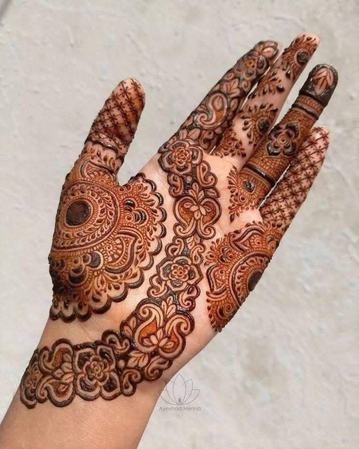 250+ Best Mehndi Designs for Hand Picture and Videos 19 plam mehndi cone design