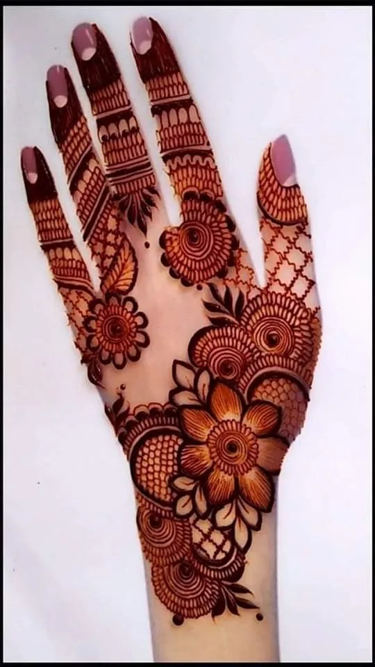 25 Beautiful Mehndi Designs for Front Hand, Back Hand Side & Feet 16 Red Colour Front hand side Mehndi Design Photo