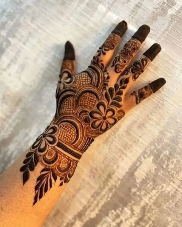 25 Beautiful Mehndi Designs for Front Hand, Back Hand Side & Feet 14 Mehdni Design Photo Picures