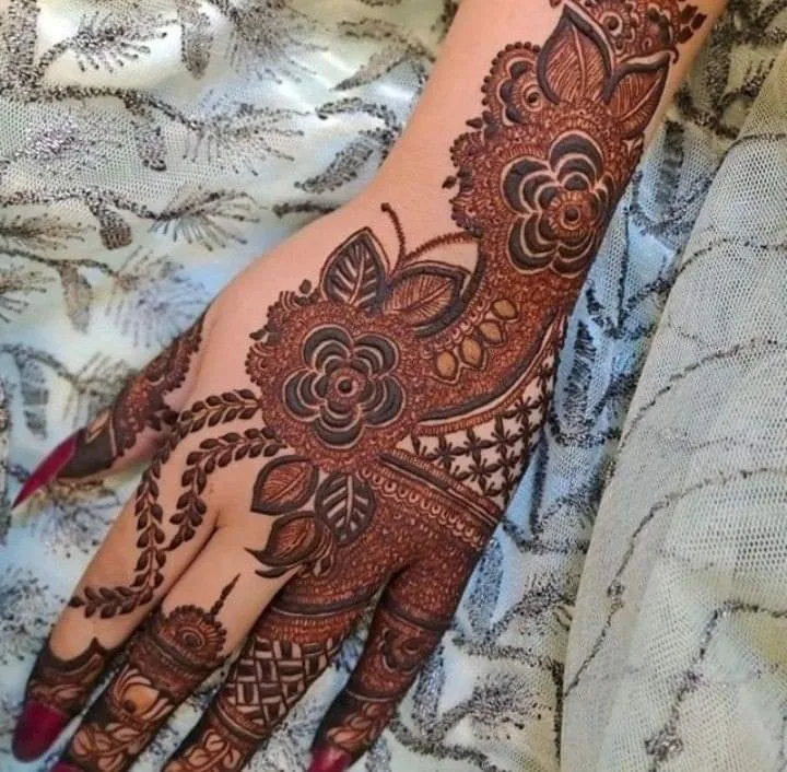 back hand mehndi design