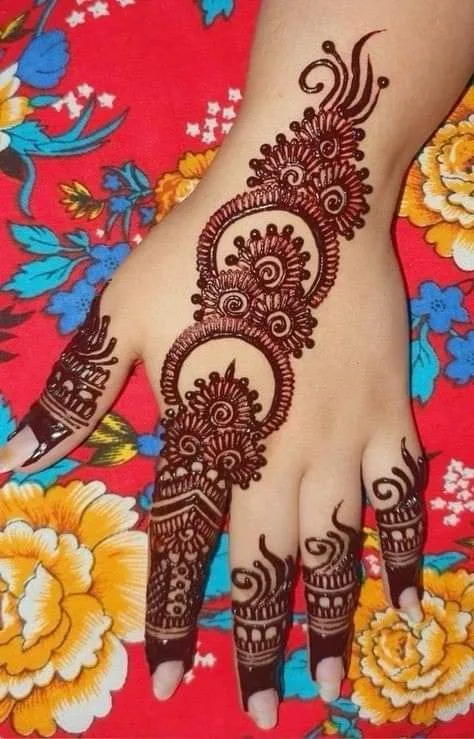 25 Beautiful Mehndi Designs for Front Hand, Back Hand Side & Feet 5 Mehndi Designs ()