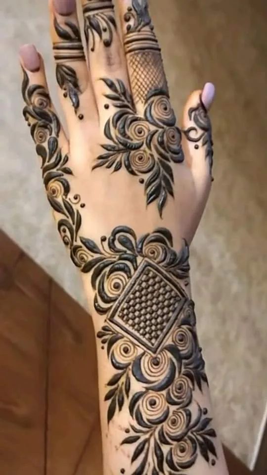 25 Beautiful Mehndi Designs for Front Hand, Back Hand Side & Feet 2 Mehndi Designs ()