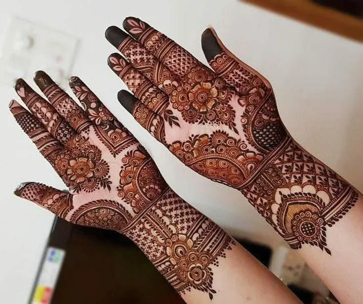 25 Beautiful Mehndi Designs for Front Hand, Back Hand Side & Feet 22 front hand mehndi