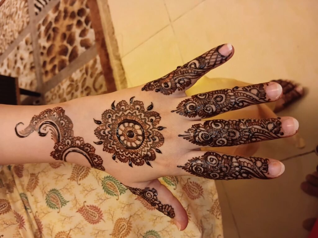 back hand mehndi design
