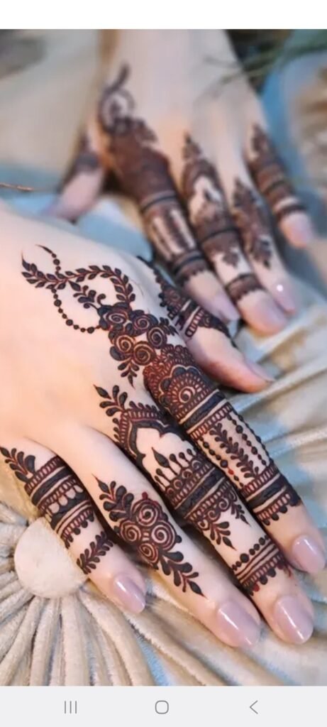 beautiful finger mehndi design with cone mehdi
