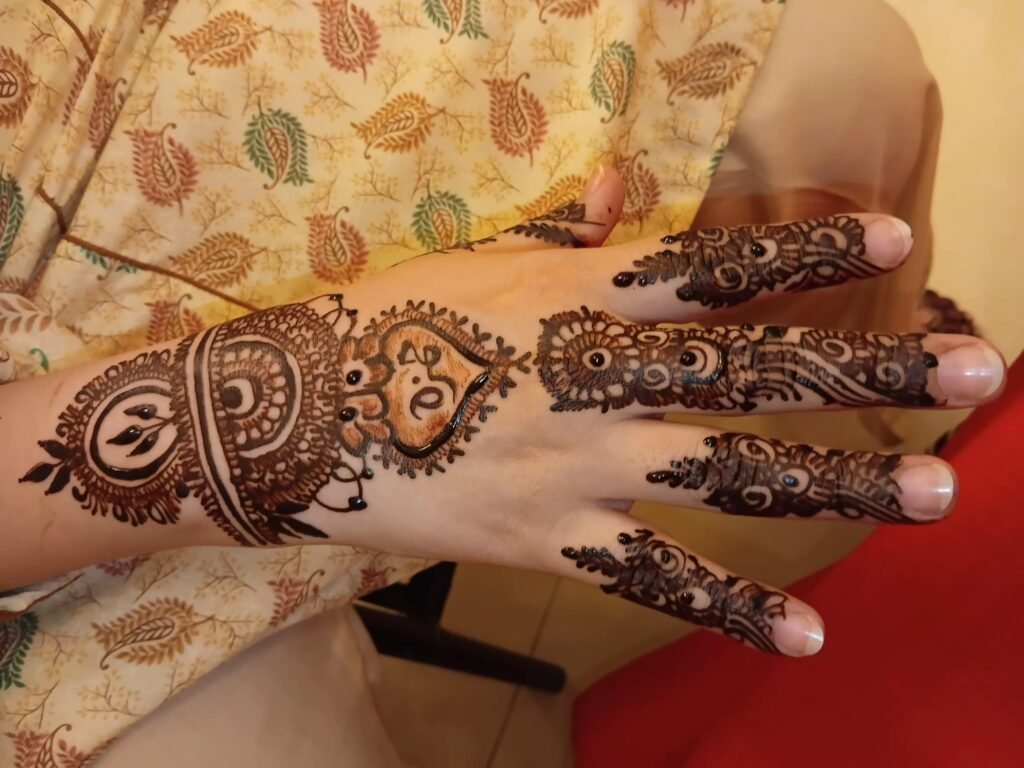 hamza written with cone mehndi