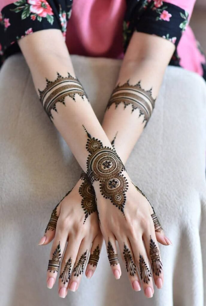 Simple Back Hand Mehndi Design – Latest Stylish Patterns for Girls 12 unique back hand mehndi design